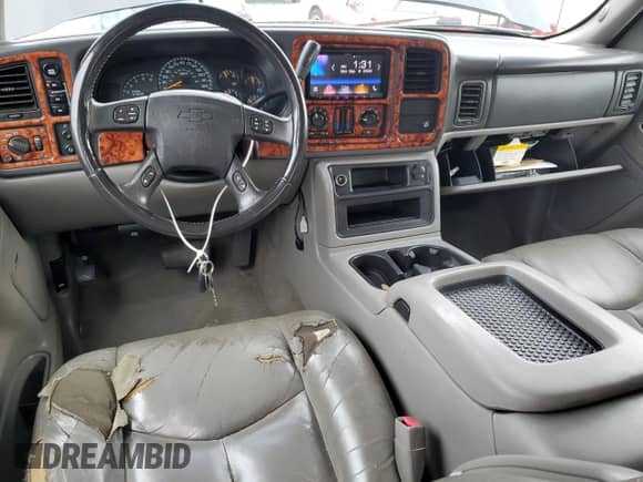 2005 Chevrolet Avalanche LS z VIN 3GNEK12Z35G217277, wystawiony jako Copart lot #71231885 z przebiegiem 289 632 mil mil oraz Czysty tytuł • Clean title. Historia ofert i sprzedaży dostępna na DreamBid. Obrazek 8.