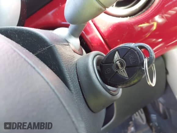 2006 MINI Hardtop S с VIN WMWRE33516TJ35350, выставлен на аукционе IAAI как лот 43498052 с пробегом 177 864 миль миль и . История ставок и продаж доступна на DreamBid. Изображение 11.