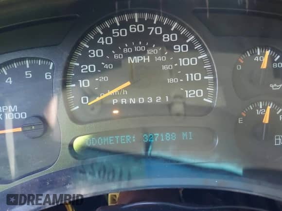 2005 GMC Sierra 1500 Work Truck z VIN 1GTEC14X75Z255631, wystawiony jako IAAI lot #41662255 z przebiegiem 327 188 mil mil oraz . Historia ofert i sprzedaży dostępna na DreamBid. Obrazek 7.