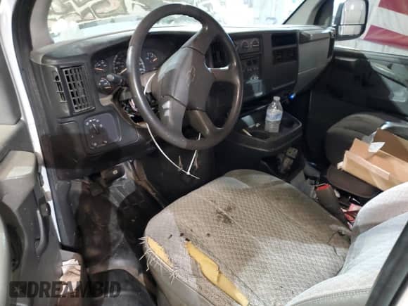 2006 Chevrolet Express Cargo z VIN 1GCGG25VX61108624, wystawiony jako Copart lot #43472015 z przebiegiem 190 631 mil mil oraz Szkoda całkowita • Salvage title. Historia ofert i sprzedaży dostępna na DreamBid. Obrazek 8.