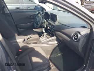 2023 Hyundai Kona SEL с VIN KM8K6CAB0PU060867, выставлен на аукционе IAAI как лот 42970909 с пробегом 33 511 миль миль и . История ставок и продаж доступна на DreamBid. Изображение 5.