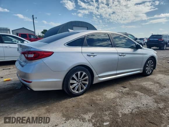2015 Hyundai Sonata Sport z VIN 5NPE34AF1FH047735, wystawiony jako Copart lot #62078995 z przebiegiem 115 953 mil mil oraz Szkoda całkowita • Salvage title. Historia ofert i sprzedaży dostępna na DreamBid. Obrazek 3.