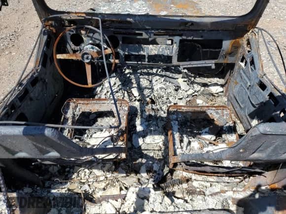 1992 Jeep Wrangler z VIN 2J4FY19P3NJ549772, wystawiony jako Copart lot #51954925 z przebiegiem Nie podano mil oraz Nie do naprawy • Non repairable. Historia ofert i sprzedaży dostępna na DreamBid. Obrazek 8.