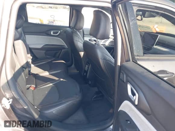 2023 Jeep Compass Latitude Lux с VIN 3C4NJDFN4PT521605, выставлен на аукционе IAAI как лот 42589618 с пробегом 11 579 миль миль и . История ставок и продаж доступна на DreamBid. Изображение 8.