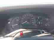 2002 GMC Sierra 1500 SLE z VIN 1GTEK19T22Z129469, wystawiony jako IAAI lot #42852319 z przebiegiem 283 614 mil mil oraz . Historia ofert i sprzedaży dostępna na DreamBid. Obrazek 7.