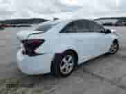 2015 Chevrolet Cruze LT z VIN 1G1PD5SBXF7199484, wystawiony jako Copart lot #63982425 z przebiegiem 97 856 mil mil oraz Szkoda całkowita • Salvage title. Historia ofert i sprzedaży dostępna na DreamBid. Obrazek 3.