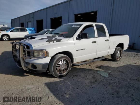 2005 Dodge 1500 ST z VIN 1D7HA18K55J597181, wystawiony jako Copart lot #77262604 z przebiegiem 177 093 mil mil oraz Czysty tytuł • Clean title. Historia ofert i sprzedaży dostępna na DreamBid. Obrazek 1.