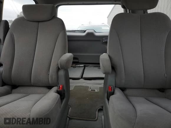 2007 Hyundai Entourage GLS with VIN KNDMC233676034624, listed as a Copart auction lot 77761734 with 215,206 mi miles and Salvage title. Bid and sale history available at DreamBid. Image 10.