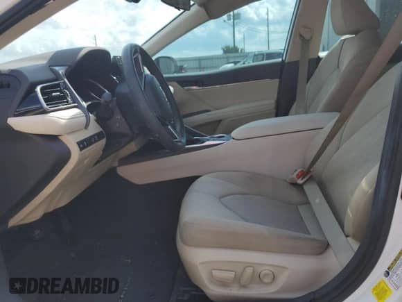 2023 Toyota Camry LE z VIN 4T1C11AK8PU827730, wystawiony jako Copart lot #70106645 z przebiegiem Nie podano mil oraz Czysty tytuł • Clean title. Historia ofert i sprzedaży dostępna na DreamBid. Obrazek 7.