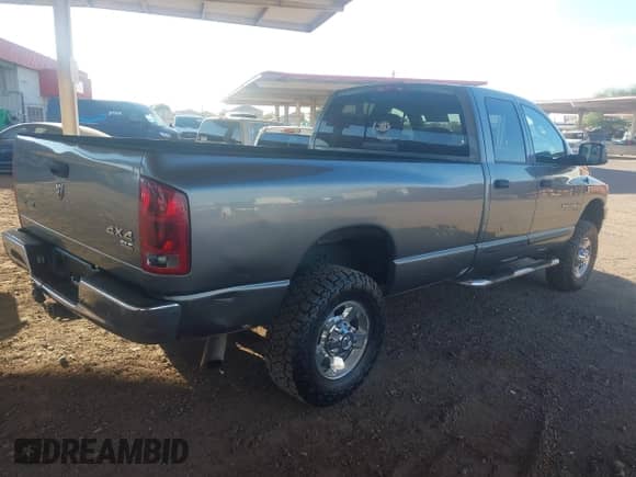2006 Dodge 2500 ST z VIN 1D7KS28C86J132008, wystawiony jako IAAI lot #43518302 z przebiegiem 150 018 mil mil oraz . Historia ofert i sprzedaży dostępna na DreamBid. Obrazek 4.