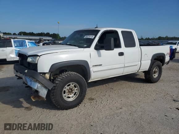 2003 Chevrolet Silverado 2500HD LT z VIN 1GCHK29G83E125196, wystawiony jako Copart lot #55274115 z przebiegiem 307 475 mil mil oraz Szkoda całkowita • Salvage title. Historia ofert i sprzedaży dostępna na DreamBid. Obrazek 1.