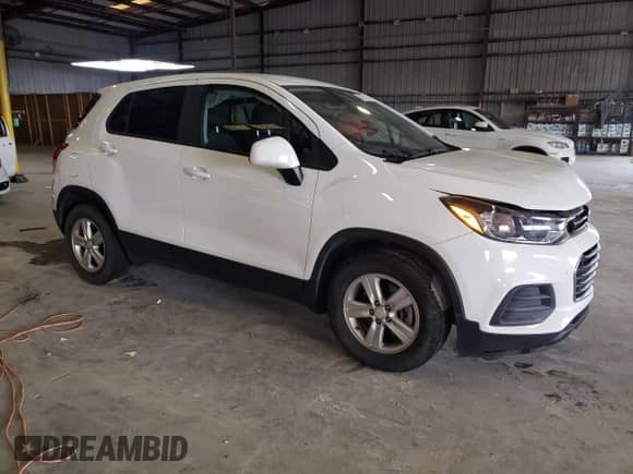 2022 Chevrolet Trax LS с VIN KL7CJKSM3NB527738, выставлен на аукционе Copart как лот 64237035 с пробегом 79 796 миль миль и Списание • Salvage title. История ставок и продаж доступна на DreamBid. Изображение 4.