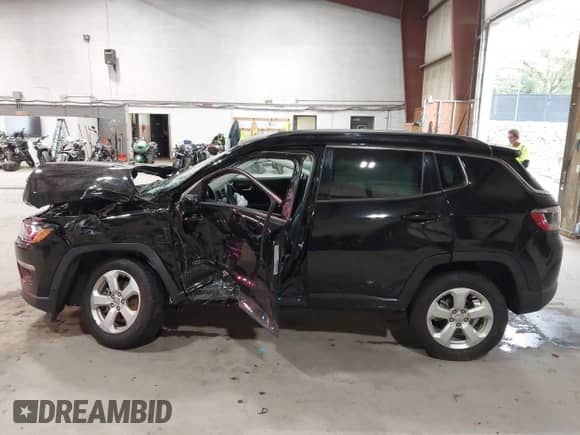 2019 Jeep Compass Latitude z VIN 3C4NJDBB9KT690507, wystawiony jako IAAI lot #43303949 z przebiegiem 90 006 mil mil oraz . Historia ofert i sprzedaży dostępna na DreamBid. Obrazek 14.