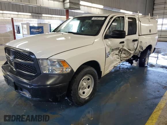 2022 Ram 1500 Tradesman z VIN 1C6RR7FG6NS187886, wystawiony jako Copart lot #59034085 z przebiegiem 42 012 mil mil oraz Szkoda całkowita • Salvage title. Historia ofert i sprzedaży dostępna na DreamBid. Obrazek 1.