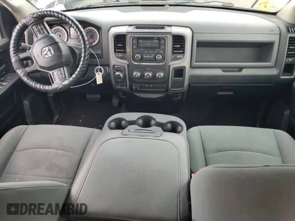 2018 Ram 1500 Tradesman z VIN 1C6RR7FGXJS272482, wystawiony jako Copart lot #80937775 z przebiegiem 85 030 mil mil oraz Szkoda całkowita • Salvage title. Historia ofert i sprzedaży dostępna na DreamBid. Obrazek 8.