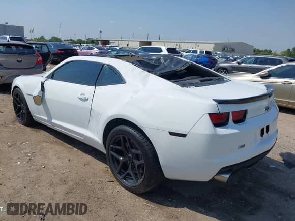 2010 Chevrolet Camaro 2SS z VIN 2G1FK1EJ7A9183344, wystawiony jako IAAI lot #43221875 z przebiegiem 142 485 mil mil oraz . Historia ofert i sprzedaży dostępna na DreamBid. Obrazek 3.