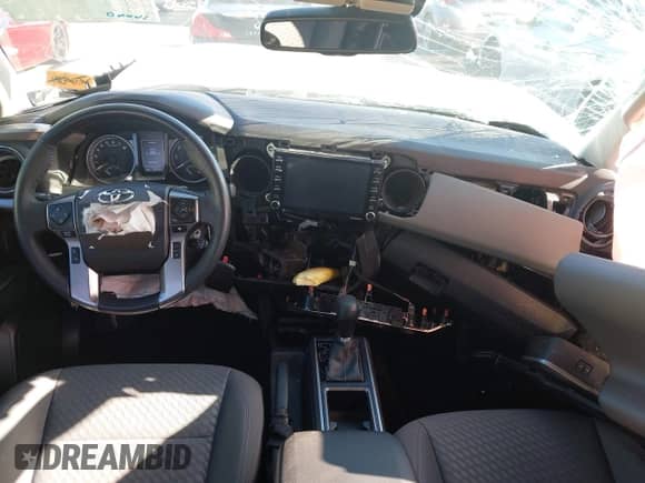 2021 Toyota Tacoma SR5 z VIN 3TMDZ5BN4MM111750, wystawiony jako IAAI lot #41981638 z przebiegiem 26 030 mil mil oraz . Historia ofert i sprzedaży dostępna na DreamBid. Obrazek 5.