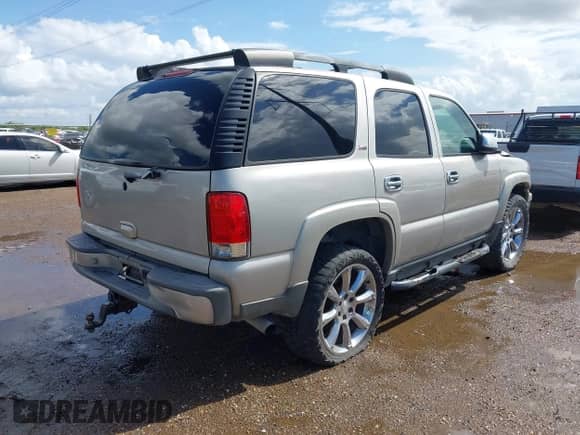 2005 Chevrolet Tahoe Z71 с VIN 1GNEK13T75R138138, выставлен на аукционе IAAI как лот 43366618 с пробегом 232 894 миль миль и . История ставок и продаж доступна на DreamBid. Изображение 4.