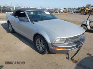 2006 Ford Mustang Standard с VIN 1ZVFT84N465102562, выставлен на аукционе IAAI как лот 42453410 с пробегом 142 098 миль миль и . История ставок и продаж доступна на DreamBid. Изображение 1.