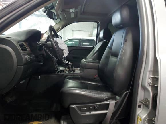 2014 Chevrolet Tahoe LTZ с VIN 1GNSKCE00ER134546, выставлен на аукционе Copart как лот 66233275 с пробегом 211 609 миль миль и Списание • Salvage title. История ставок и продаж доступна на DreamBid. Изображение 7.