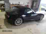 2006 BMW Z4 3.0i с VIN 4USBU33526LW67885, выставлен на аукционе Copart как лот 82105945 с пробегом 215 911 миль миль и Списание • Salvage title. История ставок и продаж доступна на DreamBid. Изображение 3.