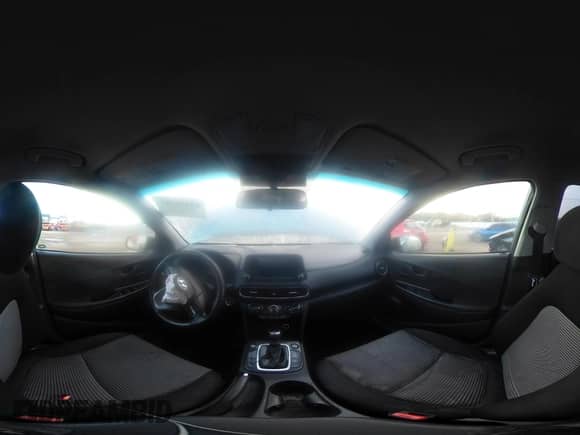 2018 Hyundai Kona SEL z VIN KM8K2CAA1JU183426, wystawiony jako IAAI lot #43394507 z przebiegiem 76 961 mil mil oraz . Historia ofert i sprzedaży dostępna na DreamBid. Obrazek 19.