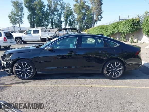 2025 Honda Accord Touring z VIN 1HGCY2F80SA016356, wystawiony jako IAAI lot #42299045 z przebiegiem 14 326 mil mil oraz . Historia ofert i sprzedaży dostępna na DreamBid. Obrazek 15.