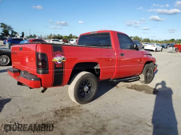 1994 Dodge 1500 с VIN 1B7HC16Y1RS681736, выставлен на аукционе Copart как лот 76543934 с пробегом 51 900 миль миль и Списание • Salvage title. История ставок и продаж доступна на DreamBid. Изображение 3.