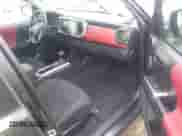 2023 Toyota Tacoma SR5 z VIN 3TMAZ5CN6PM208616, wystawiony jako IAAI lot #43239210 z przebiegiem 28 498 mil mil oraz . Historia ofert i sprzedaży dostępna na DreamBid. Obrazek 5.