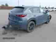 2025 Mazda CX-5 S Carbon Edition z VIN JM3KFBCM0S0678727, wystawiony jako IAAI lot #43111665 z przebiegiem 6 866 mil mil oraz . Historia ofert i sprzedaży dostępna na DreamBid. Obrazek 4.