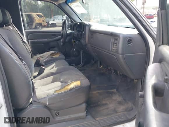 2005 Chevrolet Silverado 2500HD Work Truck with VIN 1GCHC24U95E146040, listed as a IAAI auction lot 41890471 with 190,128 mi miles and . Bid and sale history available at DreamBid. Image 5.