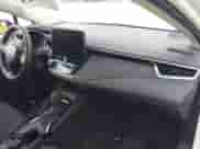 2024 Toyota Corolla LE z VIN 5YFB4MDE9RP194489, wystawiony jako IAAI lot #42632028 z przebiegiem 22 737 mil mil oraz . Historia ofert i sprzedaży dostępna na DreamBid. Obrazek 5.