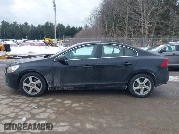2013 Volvo S60 T5 с VIN YV1612FHXD2178065, выставлен на аукционе IAAI как лот 41658739 с пробегом 207 768 миль миль и . История ставок и продаж доступна на DreamBid. Изображение 12.