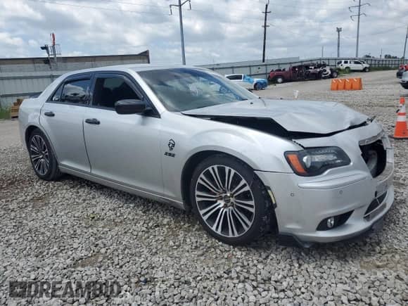 2012 Chrysler 300 S z VIN 2C3CCABG5CH188653, wystawiony jako Copart lot #66989225 z przebiegiem 212 149 mil mil oraz Szkoda całkowita • Salvage title. Historia ofert i sprzedaży dostępna na DreamBid. Obrazek 4.