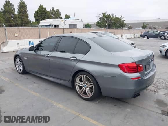 2013 BMW 5 Series 550i с VIN WBAFR9C56DD226941, выставлен на аукционе IAAI как лот 42984785 с пробегом 142 986 миль миль и . История ставок и продаж доступна на DreamBid. Изображение 3.