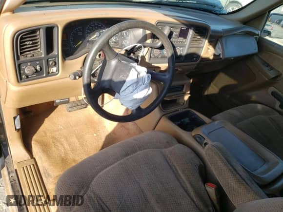 1999 Chevrolet Silverado 1500 LS z VIN 2GCEC19T7X1167826, wystawiony jako Copart lot #66620245 z przebiegiem 235 905 mil mil oraz Szkoda całkowita • Salvage title. Historia ofert i sprzedaży dostępna na DreamBid. Obrazek 8.