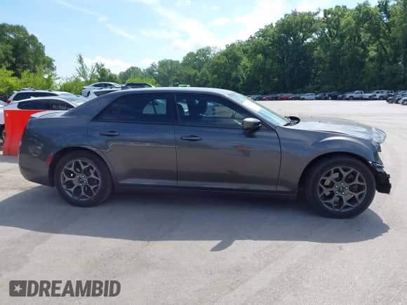 2017 Chrysler 300 S с VIN 2C3CCAGG4HH534479, выставлен на аукционе IAAI как лот 42582701 с пробегом 108 682 миль миль и . История ставок и продаж доступна на DreamBid. Изображение 13.