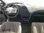 2001 Dodge Caravan Sport z VIN 2B4GP443X1R268449, wystawiony jako Copart lot #65857365 z przebiegiem Nie podano mil oraz Nie do naprawy • Non repairable. Historia ofert i sprzedaży dostępna na DreamBid. Obrazek 8.