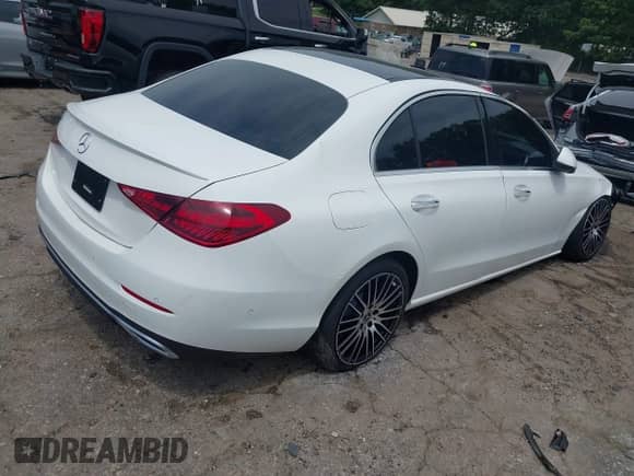 2023 Mercedes-Benz C 300 z VIN W1KAF4GB3PR089916, wystawiony jako IAAI lot #42286260 z przebiegiem 34 050 mil mil oraz . Historia ofert i sprzedaży dostępna na DreamBid. Obrazek 4.