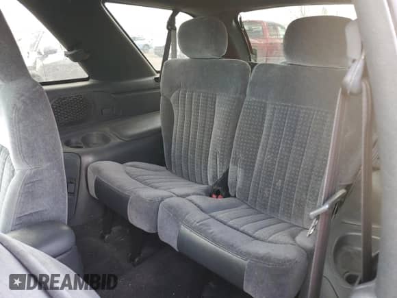 2001 Chevrolet Blazer LS z VIN 1GNCT18W71K130129, wystawiony jako Copart lot #85113764 z przebiegiem 65 992 mil mil oraz Czysty tytuł • Clean title. Historia ofert i sprzedaży dostępna na DreamBid. Obrazek 11.