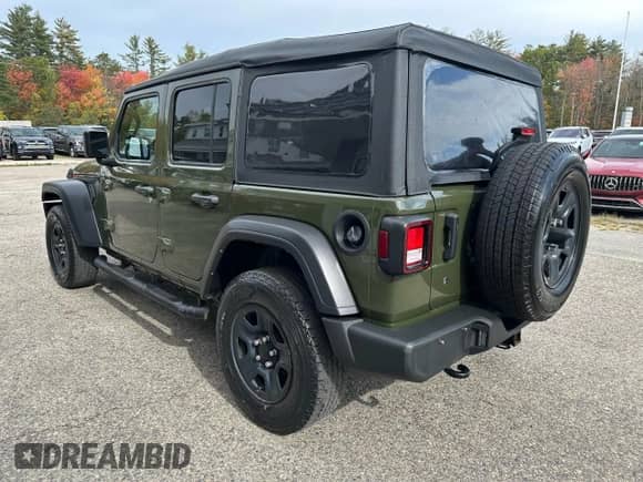 2022 Jeep Wrangler Unlimited Willys z VIN 1C4HJXDN6NW195685, wystawiony jako Copart lot #87094405 z przebiegiem 142 158 mil mil oraz Czysty tytuł • Clean title. Historia ofert i sprzedaży dostępna na DreamBid. Obrazek 3.