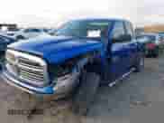 2018 Ram 1500 Big Horn z VIN 1C6RR7GT1JS106752, wystawiony jako IAAI lot #41163663 z przebiegiem 91 297 mil mil oraz . Historia ofert i sprzedaży dostępna na DreamBid. Obrazek 2.