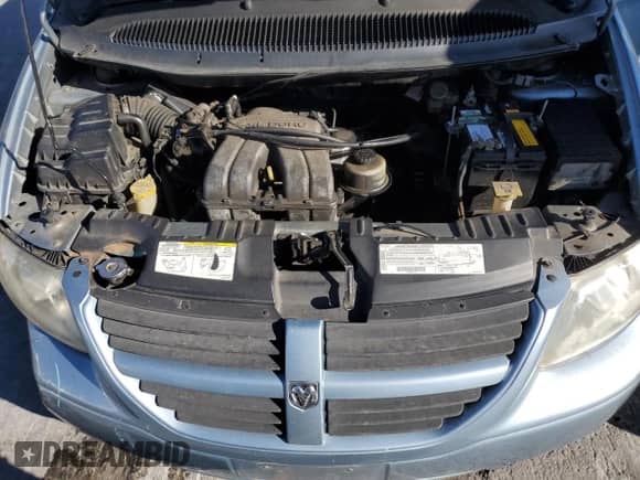 2006 Dodge Caravan SE with VIN 1D4GP25B56B732673, listed as a Copart auction lot 71660445 with 105,610 mi miles and Salvage title. Bid and sale history available at DreamBid. Image 12.