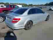 2010 Mercedes-Benz C 300 Sport z VIN WDDGF8BBXAR128419, wystawiony jako IAAI lot #43515907 z przebiegiem 252 194 mil mil oraz . Historia ofert i sprzedaży dostępna na DreamBid. Obrazek 4.