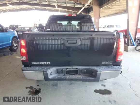 2007 GMC Sierra 1500 SLE1 z VIN 2GTEC13C571726461, wystawiony jako Copart lot #67320845 z przebiegiem Nie podano mil oraz Szkoda całkowita • Salvage title. Historia ofert i sprzedaży dostępna na DreamBid. Obrazek 6.
