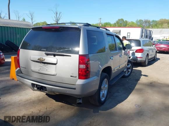2007 Chevrolet Tahoe LS with VIN 1GNFK13007J358815, listed as a IAAI auction lot 42092019 with Not provided miles and . Bid and sale history available at DreamBid. Image 4.