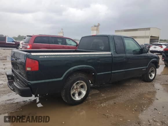 2002 Chevrolet S-10 LS z VIN 1GCCS195X28248451, wystawiony jako Copart lot #83761835 z przebiegiem 203 572 mil mil oraz Czysty tytuł • Clean title. Historia ofert i sprzedaży dostępna na DreamBid. Obrazek 3.