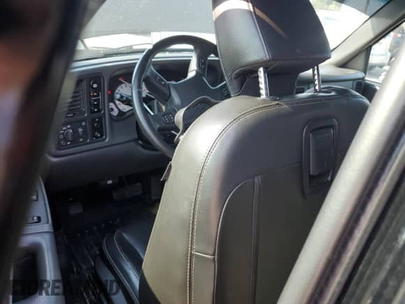 2003 Chevrolet Silverado 1500 LS z VIN 1GCEK14T83Z290336, wystawiony jako Copart lot #75408964 z przebiegiem 149 730 mil mil oraz Szkoda całkowita • Salvage title. Historia ofert i sprzedaży dostępna na DreamBid. Obrazek 8.