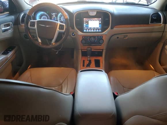 2014 Chrysler 300 C с VIN 2C3CCAET5EH171850, выставлен на аукционе Copart как лот 84028315 с пробегом 161 532 миль миль и Чистый • Clean title. История ставок и продаж доступна на DreamBid. Изображение 8.