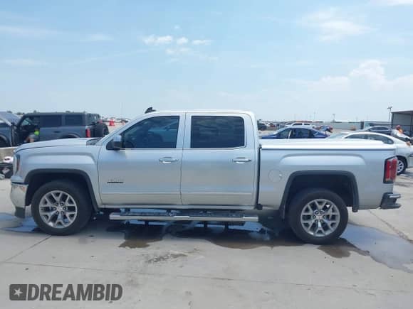 2018 GMC Sierra 1500 SLT z VIN 3GTP1NECXJG347361, wystawiony jako IAAI lot #42897583 z przebiegiem 166 607 mil mil oraz . Historia ofert i sprzedaży dostępna na DreamBid. Obrazek 14.